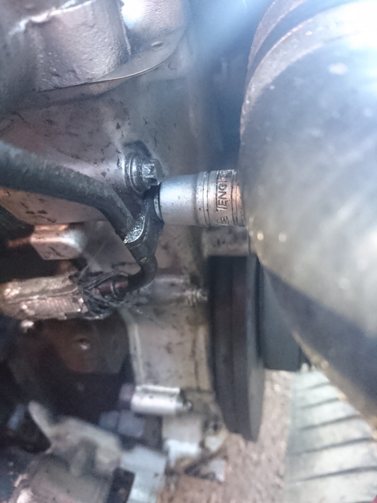 S54 Vanos Oil Line Lower Bolt